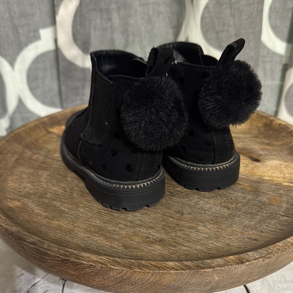 Wonder Nation Black Kids Boots with Cat Design - Picture 3 of 3